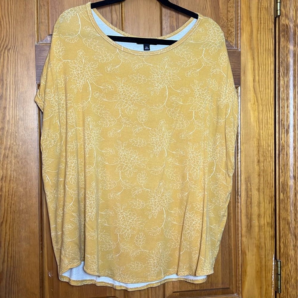 Women's XXL Buffalo Yellow Print Short Sleeve Top